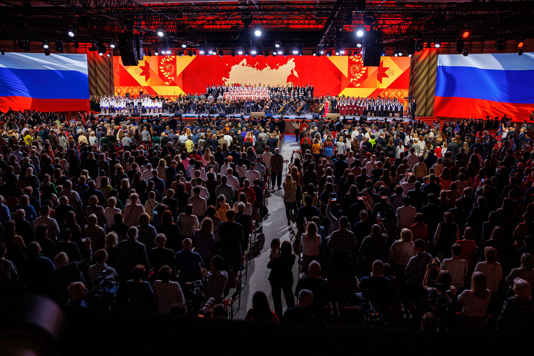 В День народного единства в Национальном центре «Россия» состоялся гала-концерт Всероссийского фестиваля «Современная музыкальная карта России»